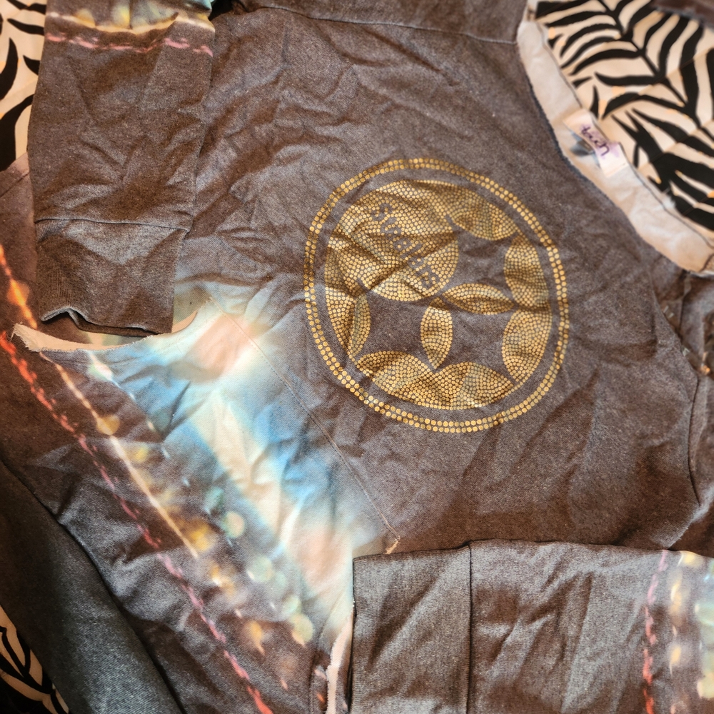 Gray and Gold Graphic Steelers Sweatshirt